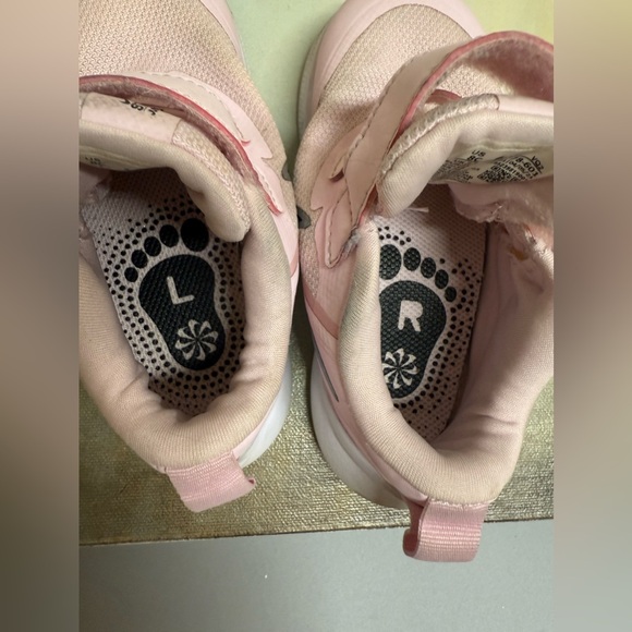 Toddler  sneakers shoes 7,5. 8 - Picture 11 of 12